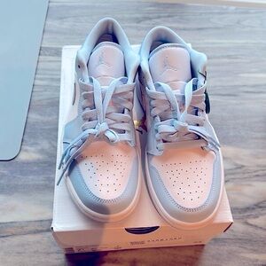 NWT womens 7.5 Jordan Lows